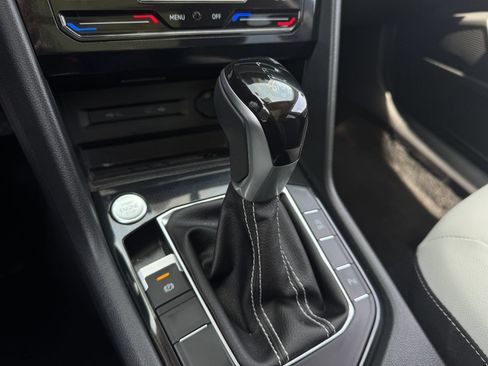 New 2025 Volkswagen Taos SE FWD image 20