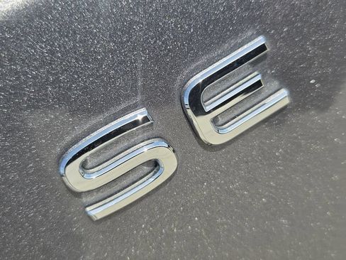 Used 2025 Volkswagen Atlas SE AWD/4WD image 9