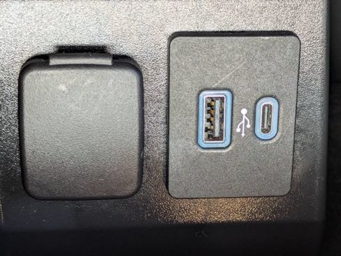 Used 2023 Ford Explorer XLT w/ Equipment Group 202A AWD/4WD image 23