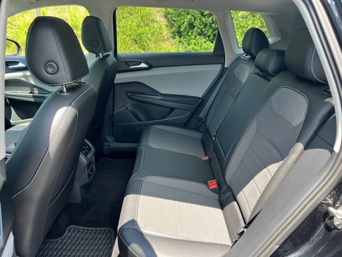 Certified 2023 Volkswagen Taos SE w/ Panoramic Sunroof Package FWD image 25
