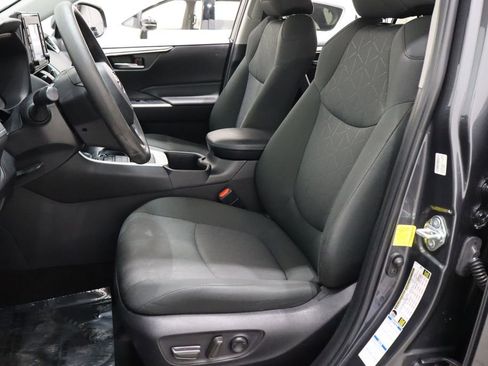 Used 2022 Toyota RAV4 XLE image 10