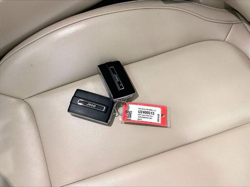 Used 2023 Jeep Grand Cherokee 4WD 4xe image 31