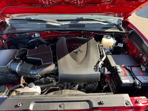 Used 2021 Toyota Tacoma TRD Off-Road w/ Technology Package image 32