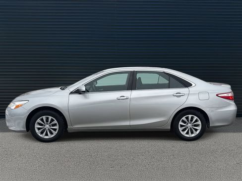 Used 2017 Toyota Camry LE image 8