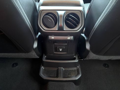 Used 2018 Jeep Wrangler Unlimited Sahara w/ Dual Top Group AWD/4WD image 22