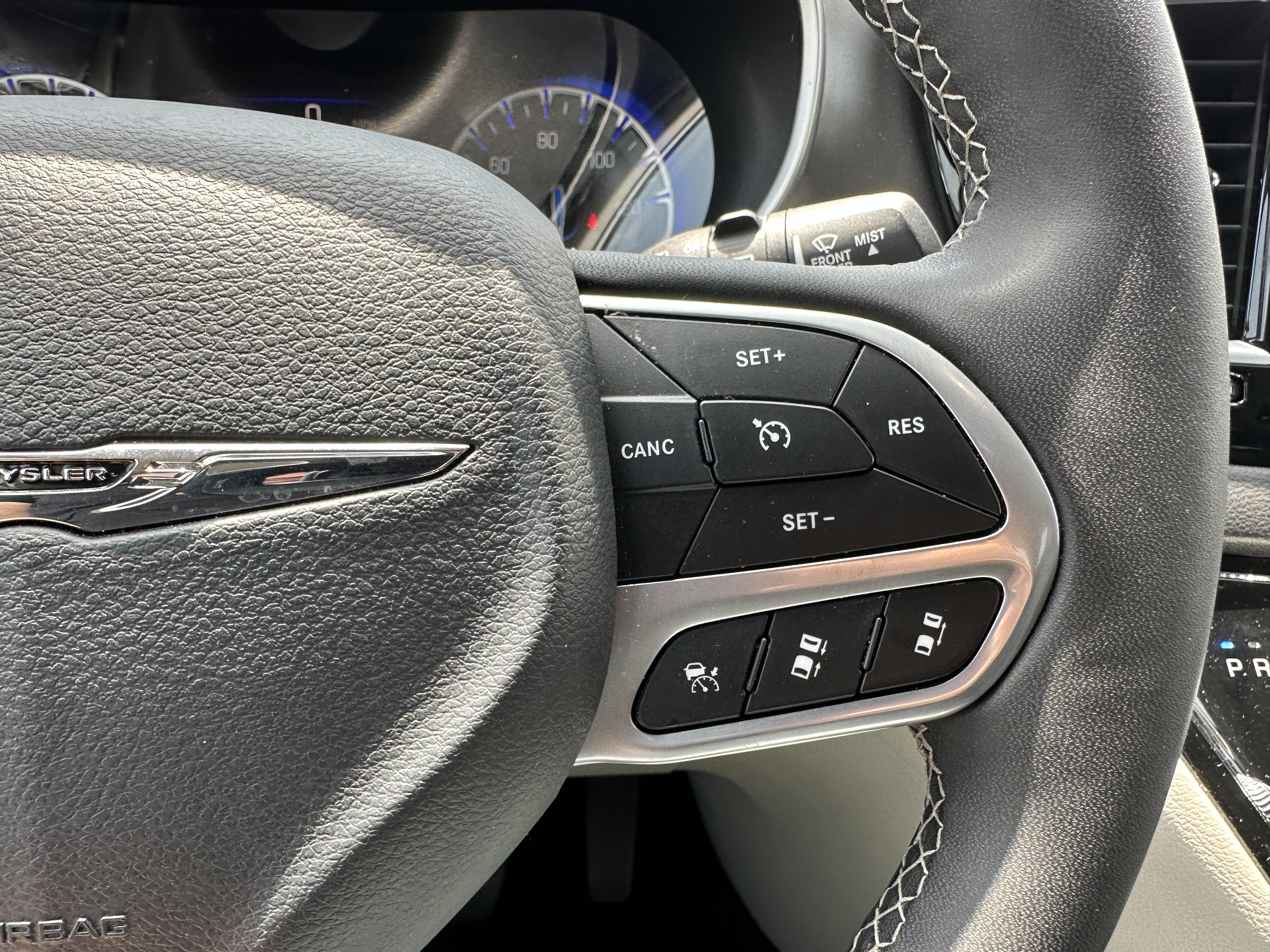 Used 2024 Chrysler Pacifica Touring-L FWD image 26