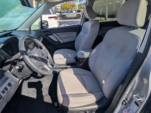 Used 2017 Subaru Forester 2.5i Premium image 10