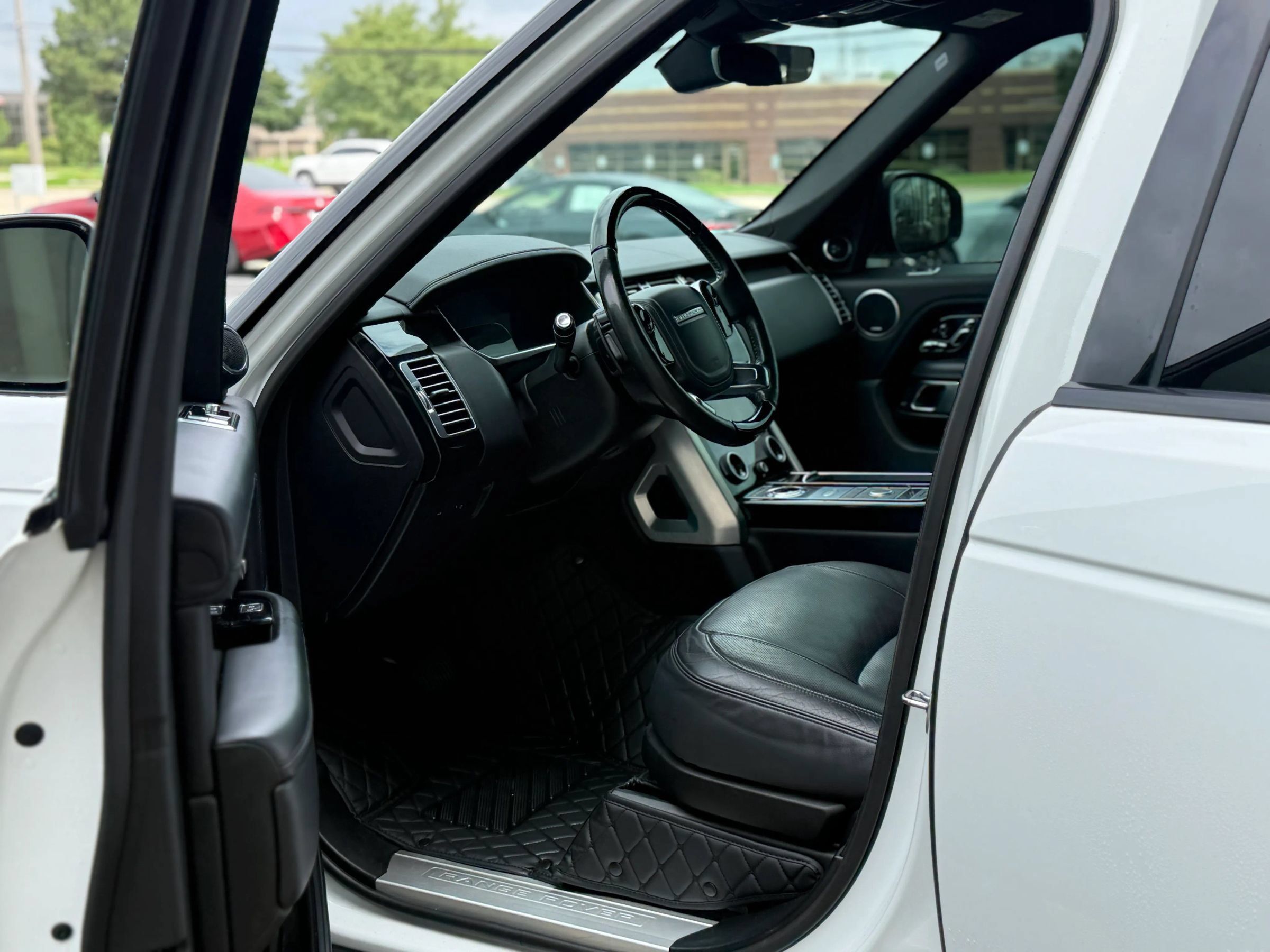Used 2018 Land Rover Range Rover HSE AWD/4WD image 9