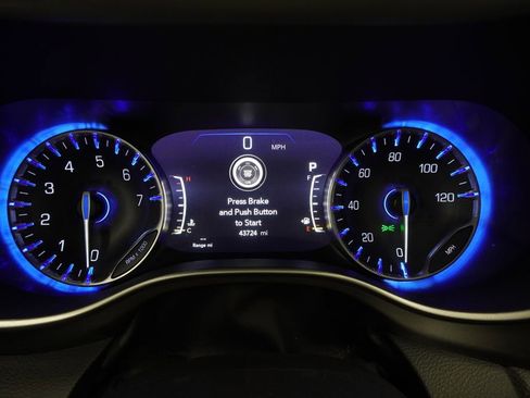 Used 2022 Chrysler Pacifica Touring-L AWD/4WD image 31