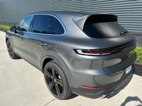 Used 2026 Porsche Cayenne AWD/4WD image 3