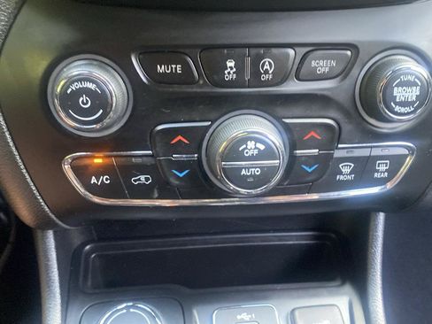 Used 2020 Jeep Cherokee High Altitude AWD/4WD image 18