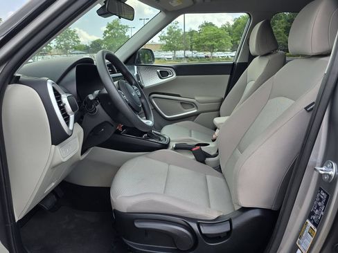 Used 2025 Kia Soul LX w/ LX Technology Package FWD image 23