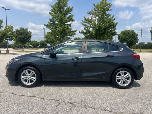 Used 2017 Chevrolet Cruze LT w/ Convenience Package FWD image 2