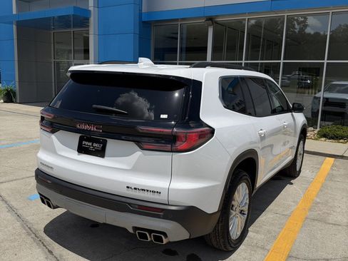 Used 2024 GMC Acadia Elevation w/ Luxury Package FWD image 4