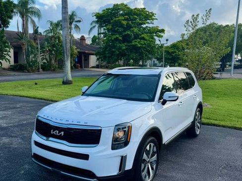 Used 2022 Kia Telluride S FWD image 1