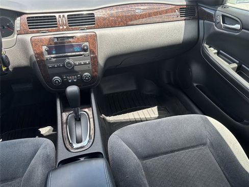 Used 2015 Chevrolet Impala LT w/ LT Sunroof Package FWD image 16
