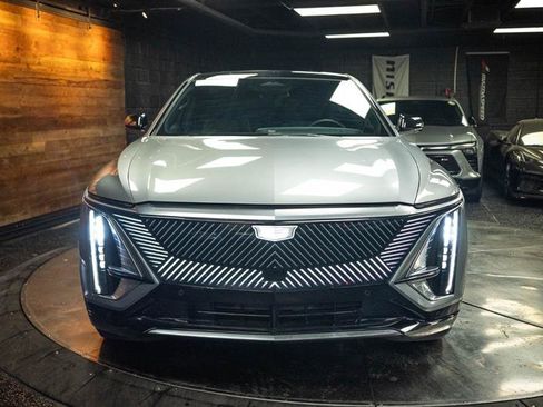 Used 2024 Cadillac Lyriq Tech AWD/4WD image 4