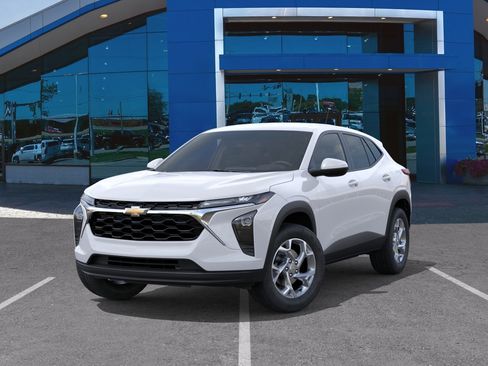 New 2026 Chevrolet Trax LS w/ LS Convenience Package FWD image 30