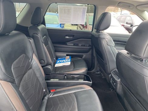 Used 2022 Nissan Pathfinder Platinum w/ Cargo Package image 11