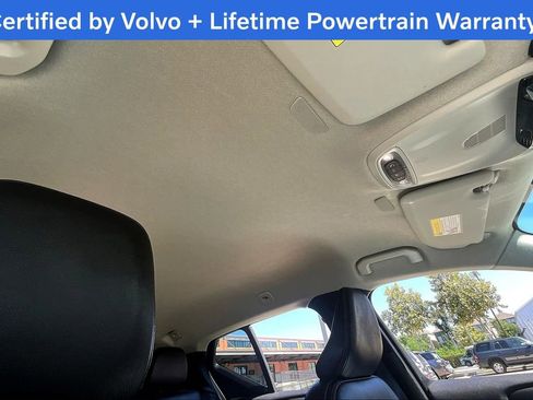 Used 2022 Volvo XC40 T5 Momentum image 21