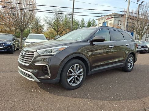 Used 2017 Hyundai Santa Fe SE FWD image 3