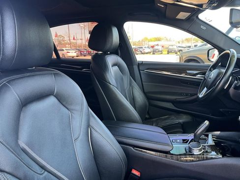 Used 2019 BMW 530i w/ Convenience Package image 37