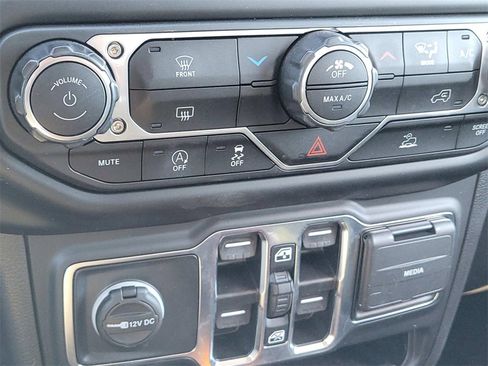 Used 2022 Jeep Gladiator Willys image 20