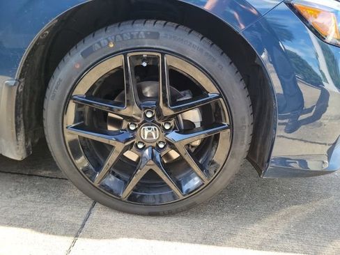 Used 2025 Honda Civic Sport image 4