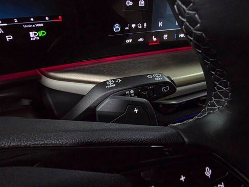 Used 2025 Audi Q5 Prestige image 25