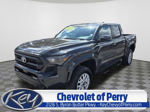 Used 2025 Toyota Tacoma SR5 AWD/4WD image 1
