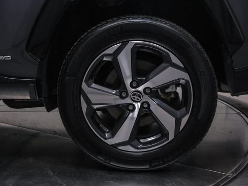 Used 2023 Toyota RAV4 SE image 9