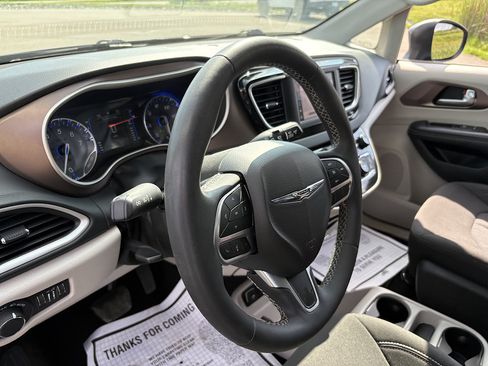 Used 2023 Chrysler Voyager LX FWD image 30