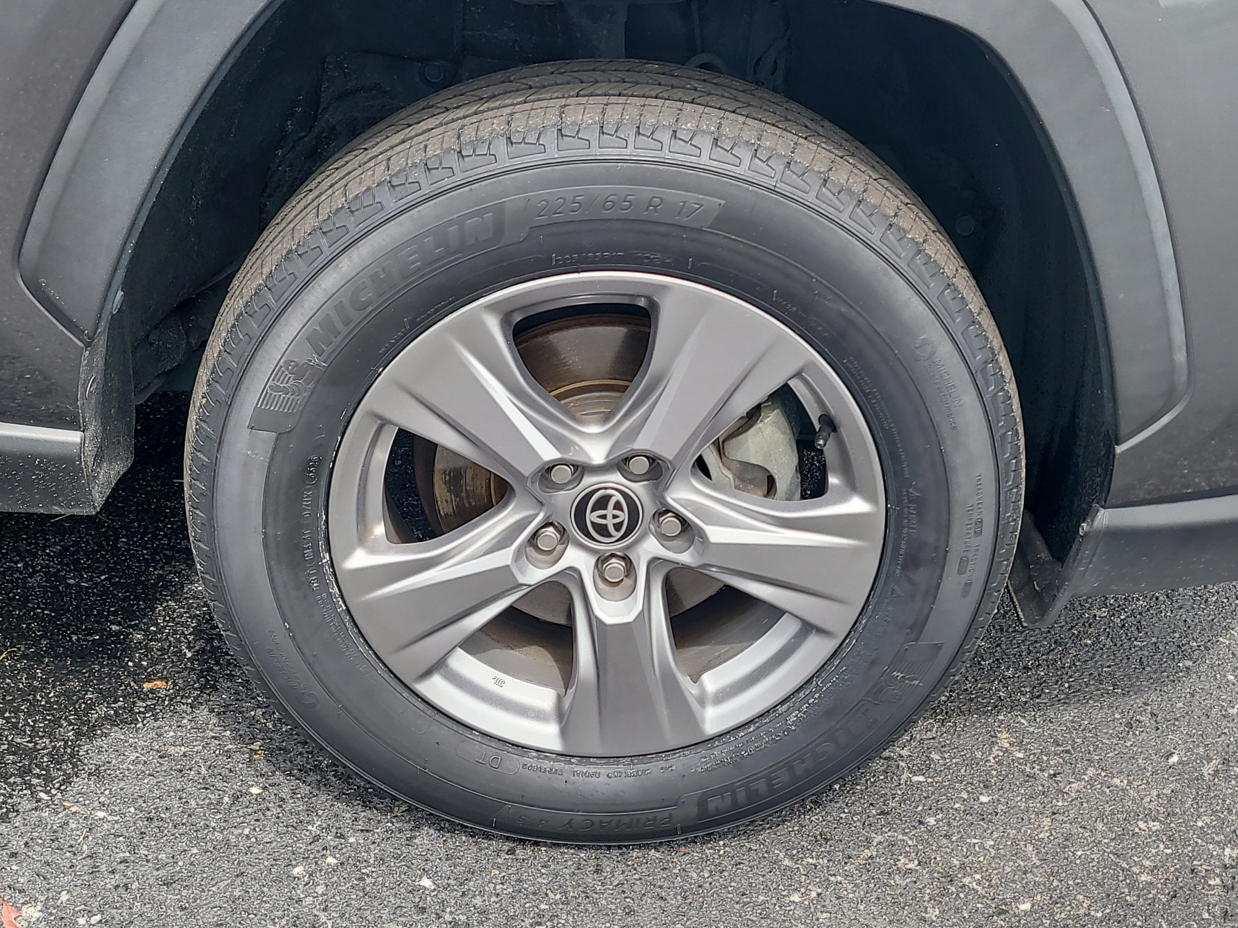 Used 2022 Toyota RAV4 XLE AWD/4WD image 9