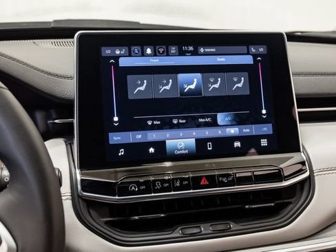 Certified 2025 Jeep Compass Limited AWD/4WD image 18