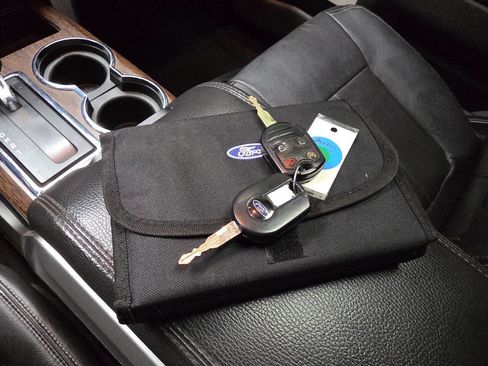 Used 2013 Ford F150 Lariat w/ Luxury Equipment Group image 27