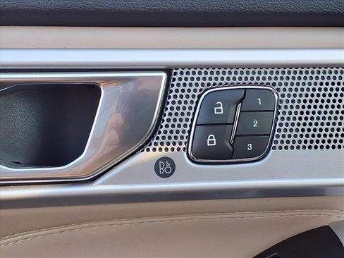 Used 2022 Ford Explorer Limited w/ Equipment Group 301A image 17