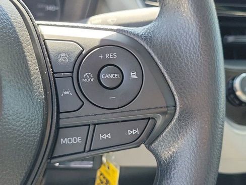 Used 2025 Toyota Corolla LE FWD image 31