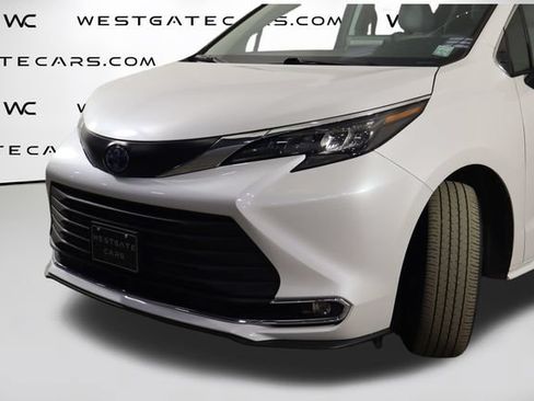 Used 2024 Toyota Sienna XLE AWD/4WD image 50