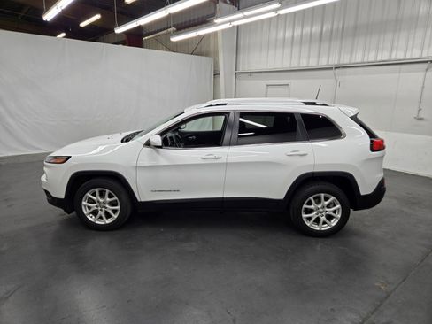 Used 2016 Jeep Cherokee Latitude w/ Comfort/Convenience Group image 2