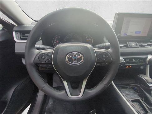 Used 2023 Toyota RAV4 XLE Premium image 30