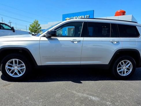 Used 2024 Jeep Grand Cherokee L Laredo AWD/4WD image 3