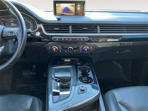 Used 2017 Audi Q7 3.0T Premium image 11