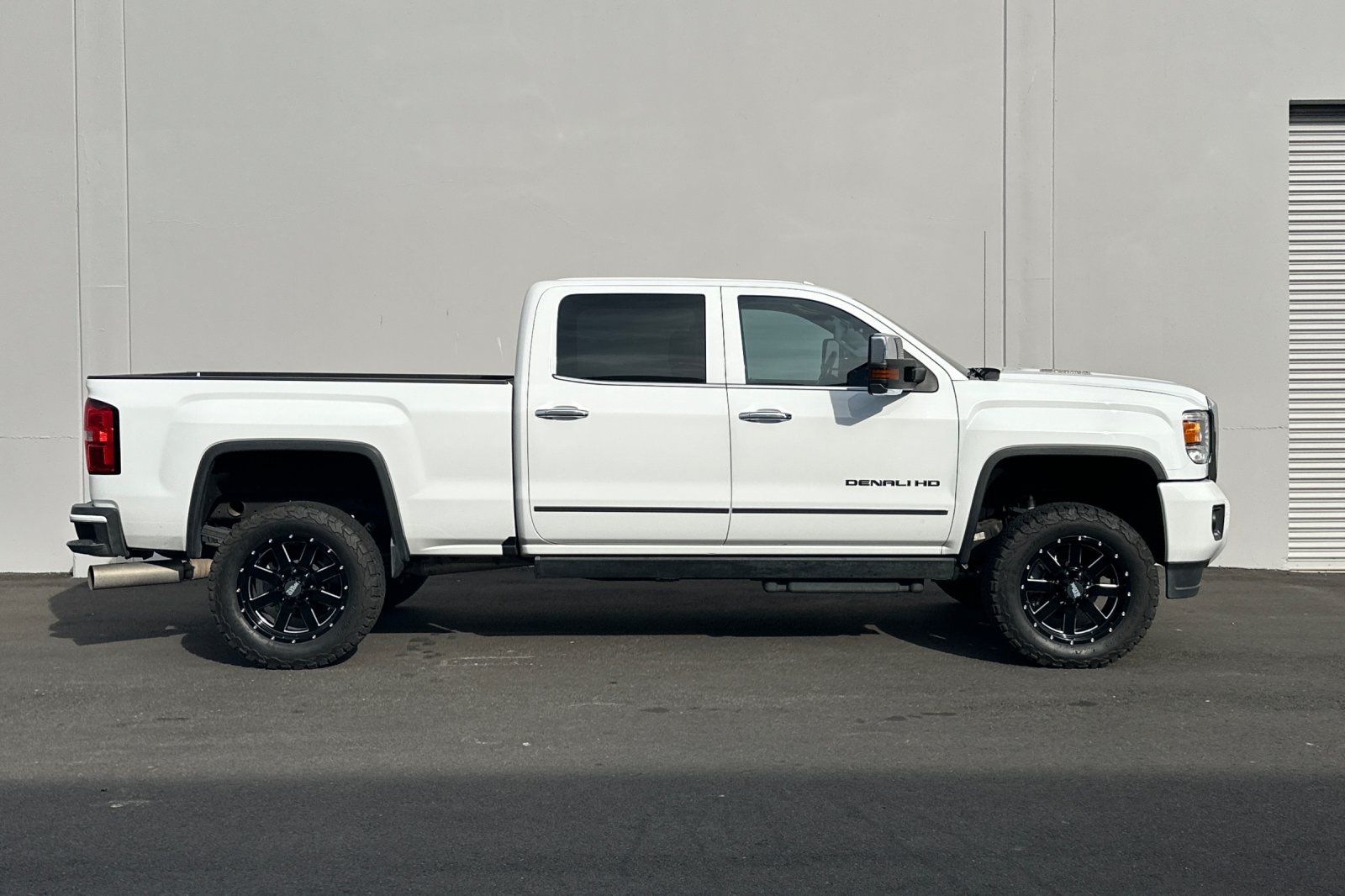 Used 2016 GMC Sierra 2500 Denali w/ Duramax Plus Package AWD/4WD image 3