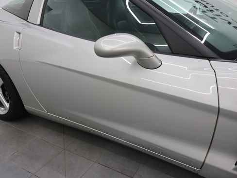 Used 2005 Chevrolet Corvette Coupe w/ Preferred Equipment Group RWD image 18