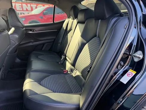Used 2019 Toyota Camry SE FWD image 12