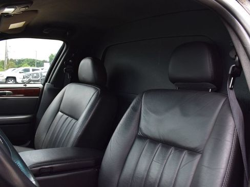 Used 2007 Lincoln Town Car Executive RWD image 12
