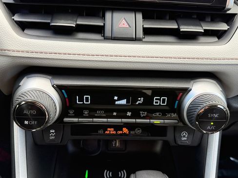Used 2025 Toyota RAV4 XLE FWD image 16