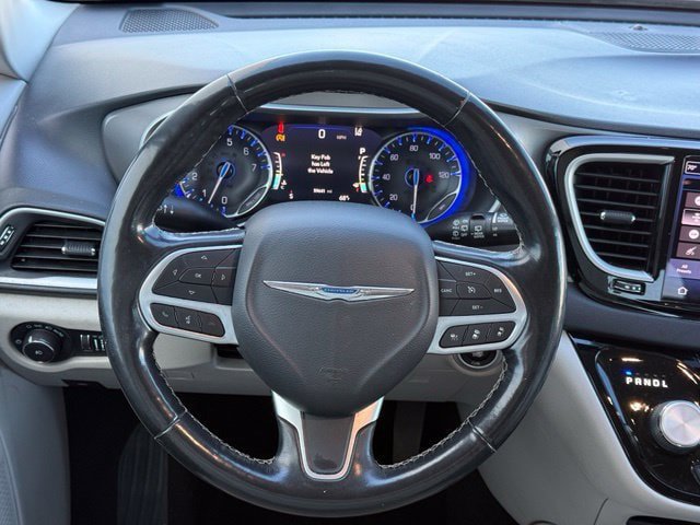 Used 2021 Chrysler Pacifica Touring-L FWD image 25