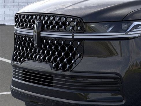 New 2026 Lincoln Navigator L Black Label AWD/4WD image 17