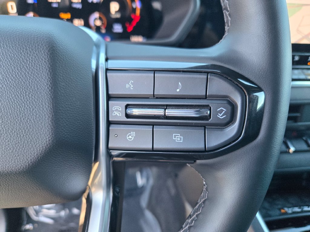 Used 2025 Chevrolet Colorado Trail Boss AWD/4WD image 24